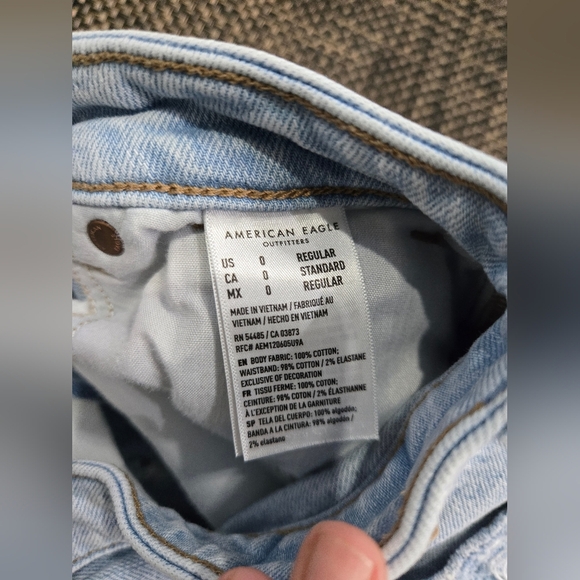 American Eagle Outfitters Light Blue Mom Jeans - Picture 9 of 9